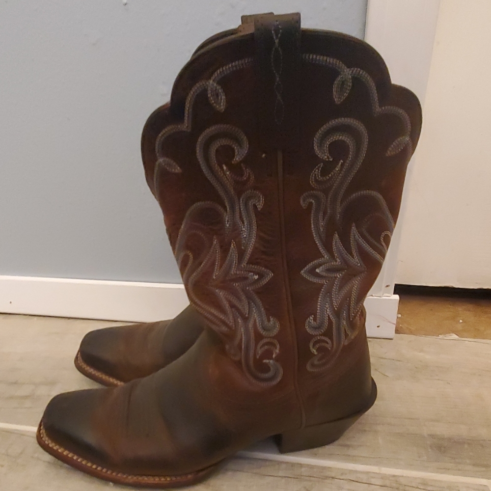 Women's Ariat cowboy boots